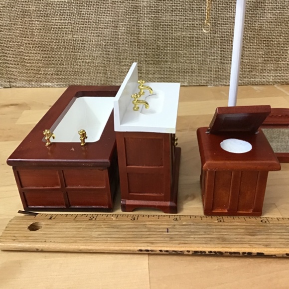 Dollhouse Miniature Bathroom - Picture 10 of 12